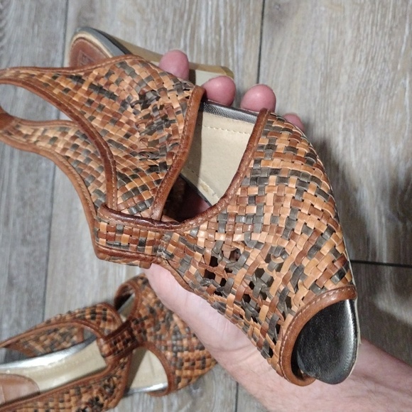 Frye brown woven leather heeled sandals. Size 9.5 - Picture 7 of 10